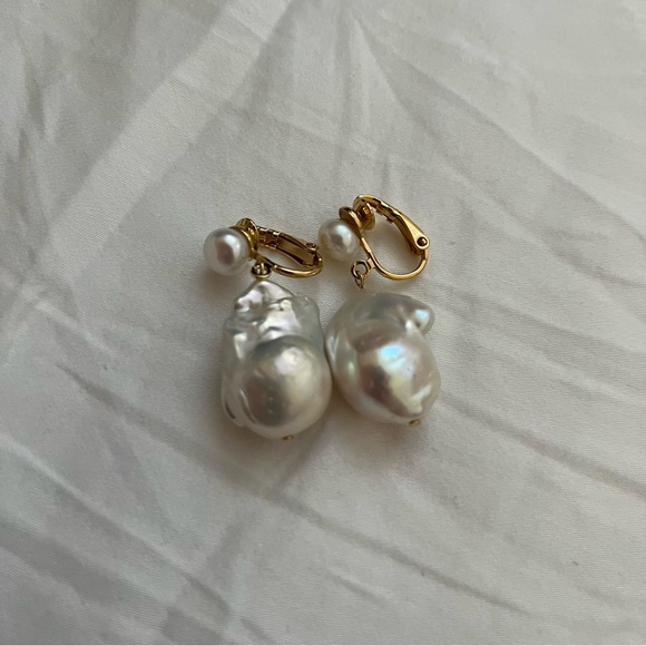 Gemma Alus real baroque pearls clip on earrings - Picture 9 of 14